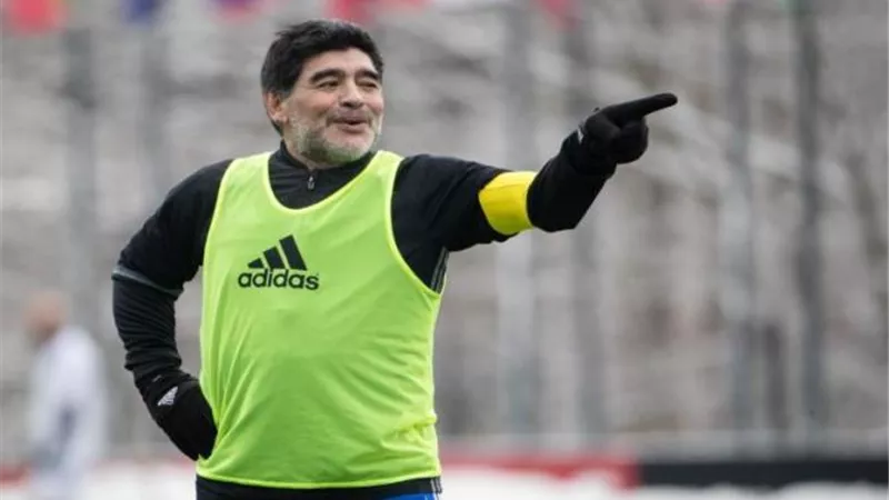 وفاة مارادونا.. الاتحاد الأرجنتيني ينعي راقص التانجو