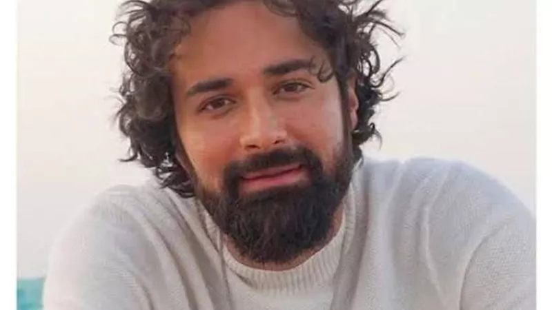 أبرزهم الملحد والمنبر.. أحمد حاتم يتحدث عن تفاصيل أعماله الفنية