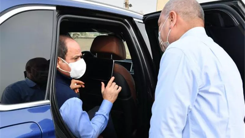 السيسى يتفقد معدلات الإنجاز بمشروعات تطوير الطرق فى القاهرة