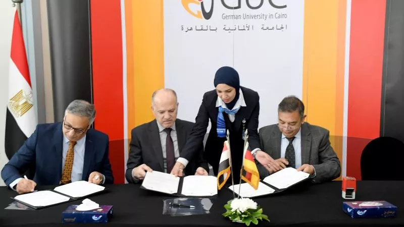 بروتوكول تعاون بين صيدلة الجامعة الألمانية بالقاهرة ومستشفى مصر للطيران (صور)