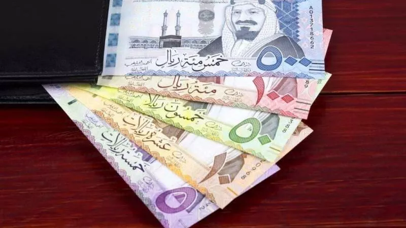 سعر الريال السعودي في السوق السوداء .. الريال حائر بعد صدمة الهبوط