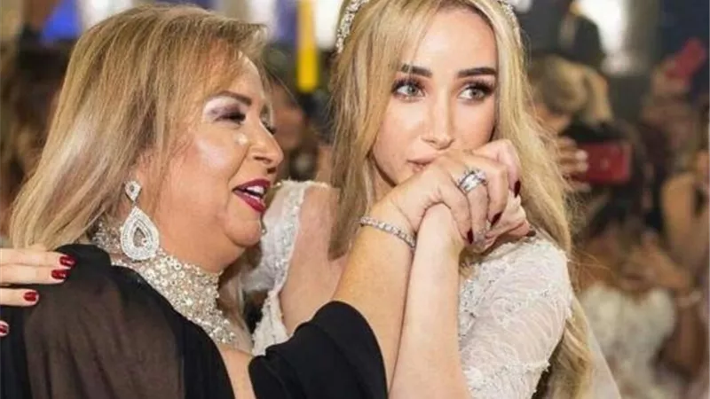 هنا الزاهد تستعيد ذكريات حفل زفافها بصورة مع والدتها.. وهذه رسالتها لها