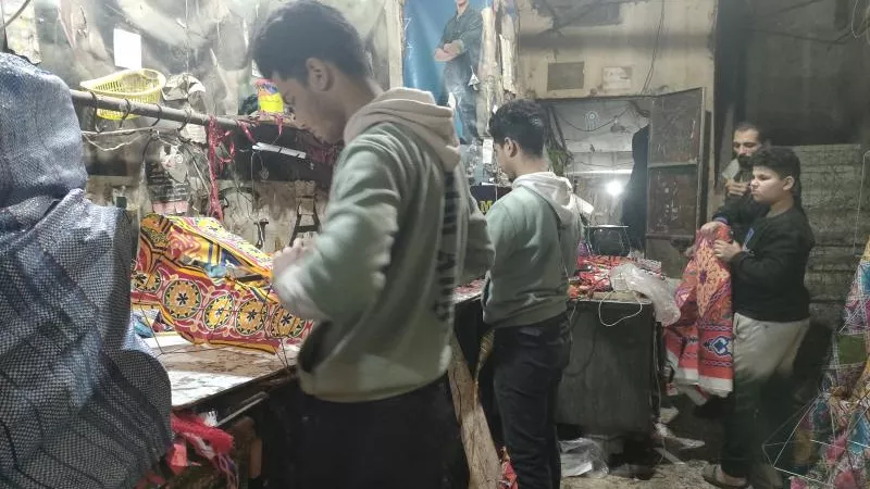 خاص| ضعف الشراء شبح يهدد ورش تصنيع فوانيس رمضان في مصر