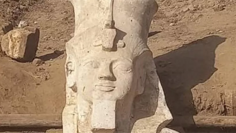 تفاصيل الكشف عن تمثال ضخم لرمسيس الثاني بالمنيا