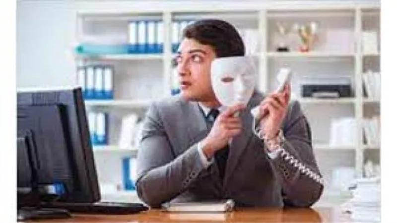 يغفله كثيرون.. فرق خطير بين المجاملة والنفاق