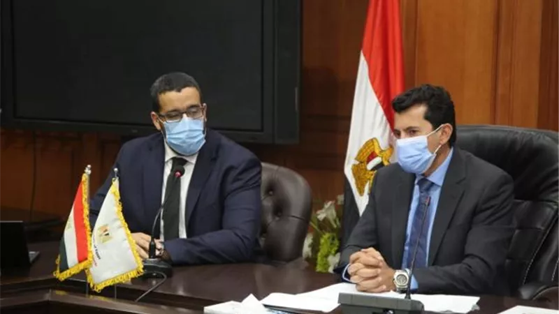 وزير الرياضة يبحث مع مسئولي المالية و الكاف سبل تفعيل إتفاقية مقر الكاف بالقاهرة