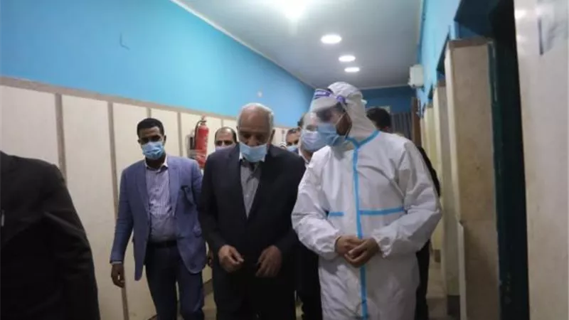 لهذا السبب.. محافظ الجيزة يزور مستشفى أوسيم المركزى