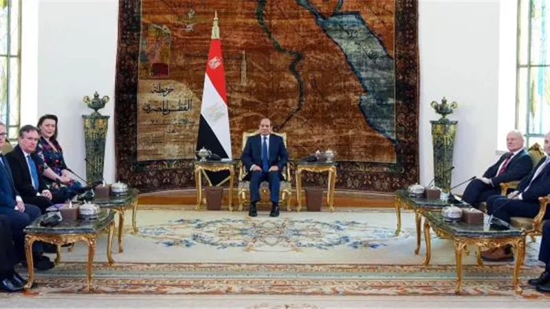 الرئيس السيسي لوفد العموم البريطاني: إقامة الدولة الفلسطينية هو الحل العادل للتوتر بالشرق الأوسط