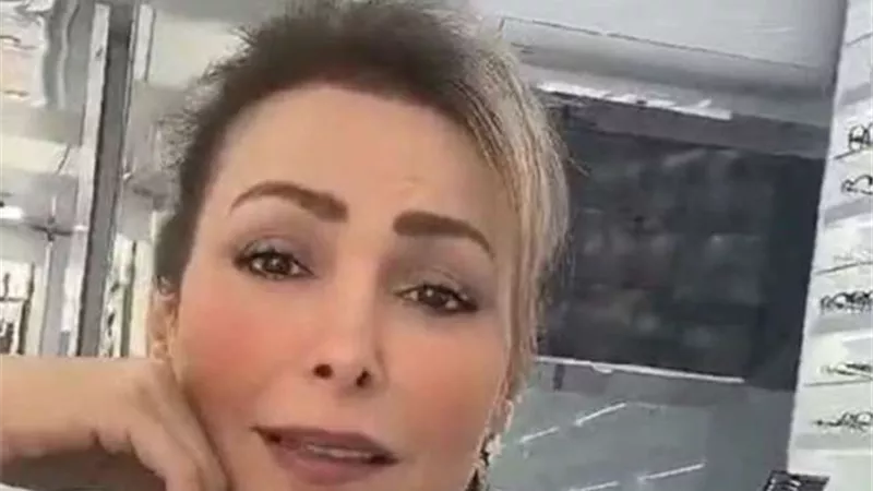 لم أخلع شرفي.. أول تعليق من أمل حجازي بعد خلعها للحجاب