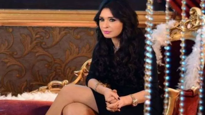 حريتي في الرقص.. دينا تكشف عن كتاب يحمل قصة حياتها