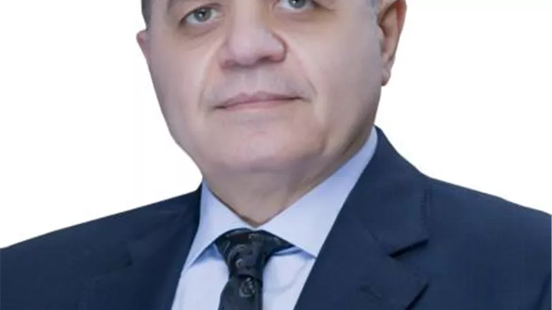 وزير الداخلية يهنئ وزير الدفاع ورئيس الأركان بيوم الشهيد