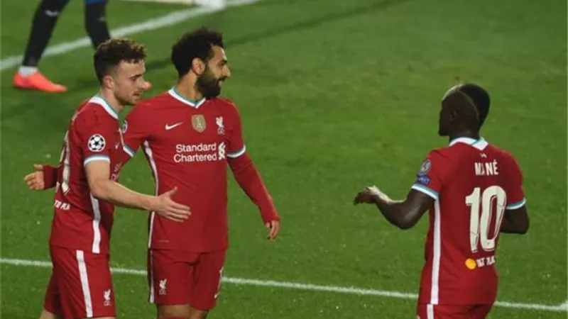 صلاح ينافس 4 لاعبين في ليفربول على هدف شهر نوفمبر للفريق