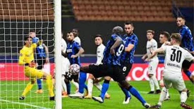 إنتر ميلان يتعادل (1_1) أمام مونشنجلادباخ في الشوط الأول