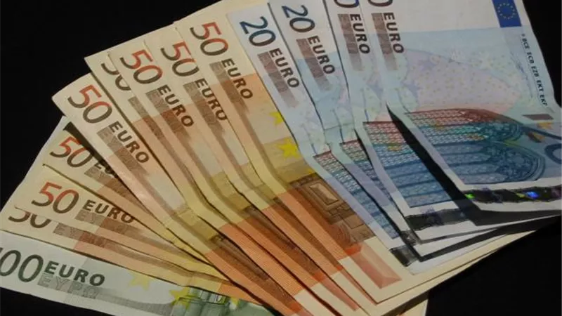 تباين أسعار العملات الأجنبية والعربية اليوم الأربعاء