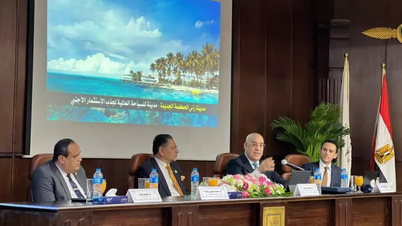وزير الإسكان يشرح دور رأس الحكمة والعلمين الجديدة في جذب الاستثمار الأجنبي