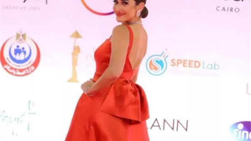 صور.. أمينة خليل تتألق بالأحمر في افتتاح مهرجان القاهرة السينمائي