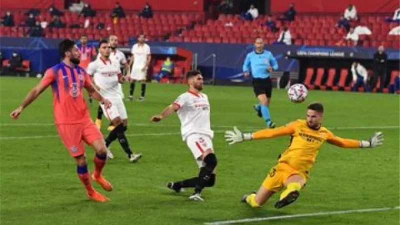 سوبر هاتريك جيرو يقود تشيلسي لاكتساح إشبيلية برباعية في دوري الأبطال