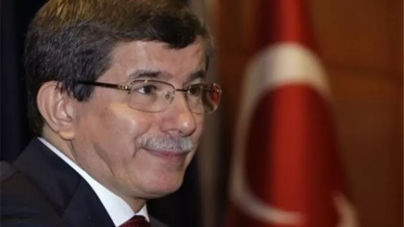 داوود أوغلو يتهم أردوغان بالخيانة لهذا السبب