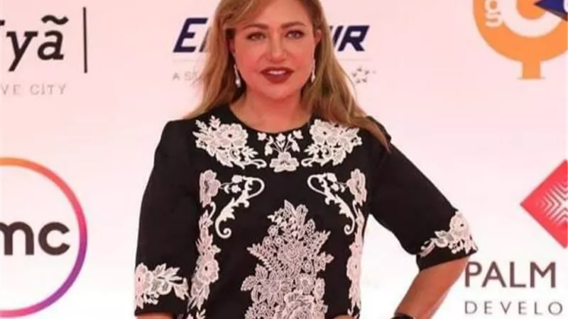 الحلو حلو دايما.. ليلى علوي تخطف الأنظار في ثاني أيام مهرجان القاهرة السينمائي