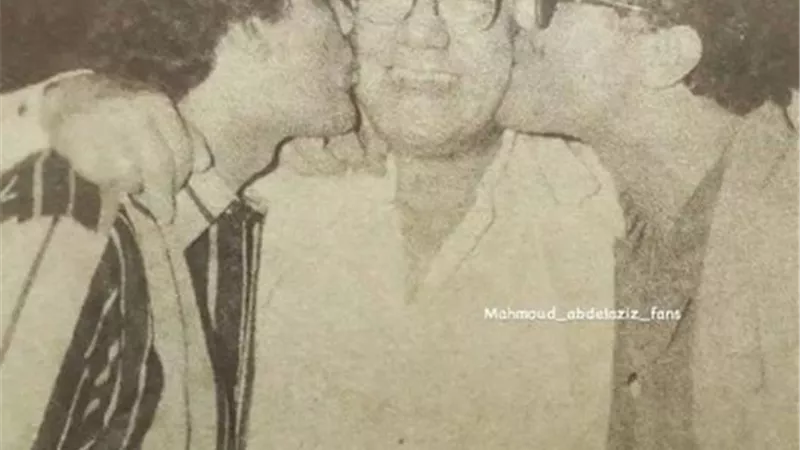 محمود عبد العزيز ومحمود ياسين يقبلان فريد شوقي: الحبايب