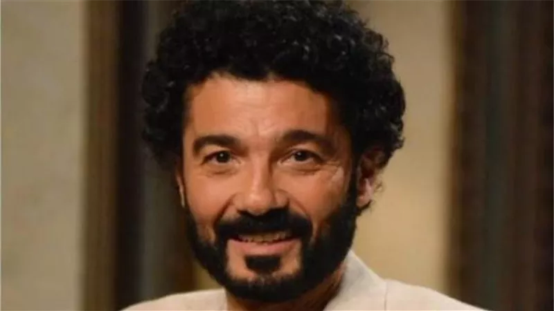 أبطال ”أهل الكهف” يدخلون الديكور الخاص بالفيلم