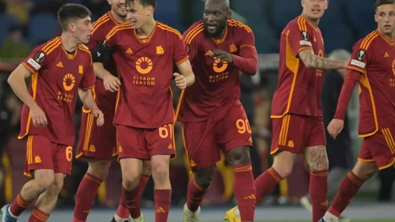 صلاح يسجل و يقود ليفربول للتقدم علي مانشستر يونايتد 2-1 في الشوط الأول