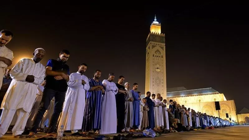 هل يجوز أداء صلاة التراويح في البيوت؟… «الإفتاء» تجيب