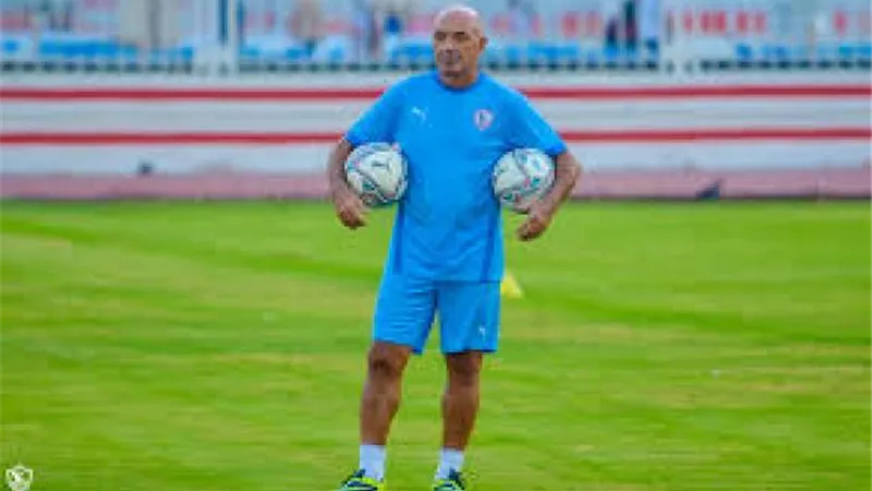 باتشيكو يجتمع بجهازه المعاون على هامش مران الزمالك