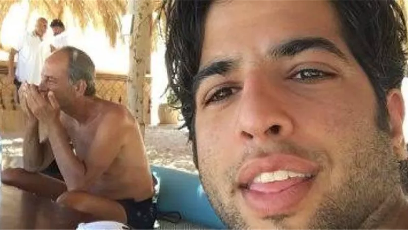 نجل هشام سليم عن ارتدائه حلق :طلما البطاقة مكتوب فيها أنثى أعمل اللي أنا عايزه