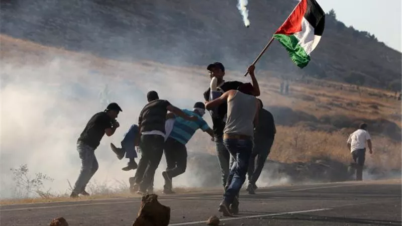 إصابة 4 فلسطينيين في اشتباكات مع الجيش الإسرائيلي بمخيم قلنديا