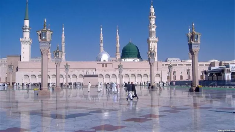 وصول الدفعة الأولى من معتمري الخارج إلى المدينة المنورة
