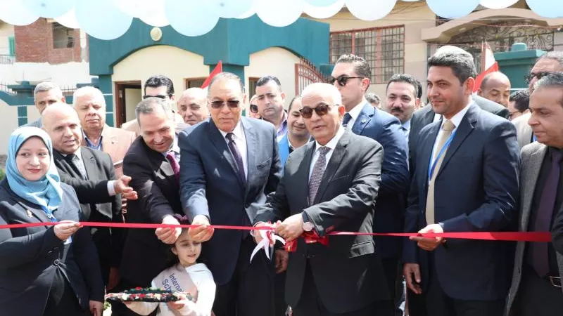 وزير التعليم ومحافظ الشرقية يتفقدان المدارس الدولية بفاقوس (صور)