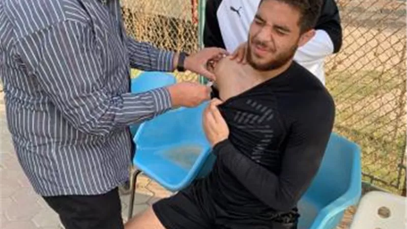 قبل السفر إلى تونس.. طبيب منتخب الشباب يعقد جلسة مع البعثة لاتباع الإجراءات الاحترازية