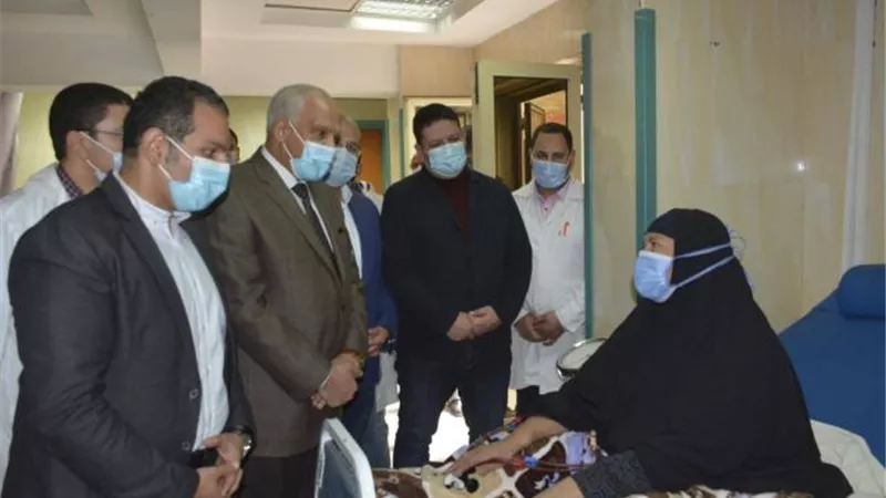 شاهد.. رد فعل غير متوقع من محافظ الجيزة خلال تفقده مستشفيات أبو النمرس والحوامدية العام