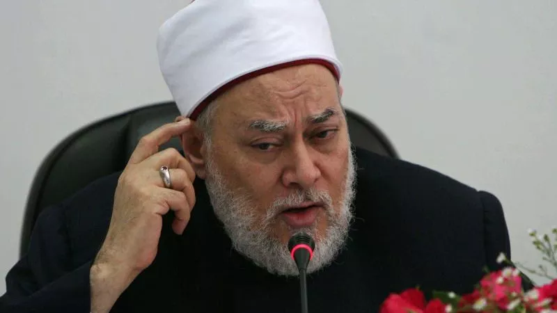 بالفيديو.. ما حكم ”اللى بيشتغل على قد فلوسهم”؟.. علي جمعة يجيب