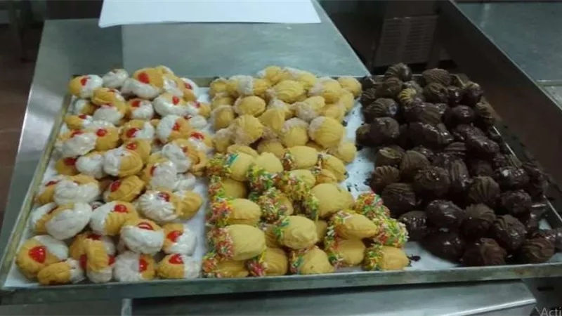 أسعار كحك ومستلزمات العيد بمدارس التعليم الفندقي بالجيزة