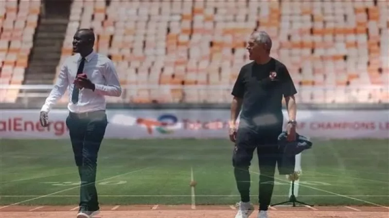 كولر يتفقد أرضية ملعب ”بنجامين مكابا” قبل مواجهة سيمبا غدا بدوري الأبطال