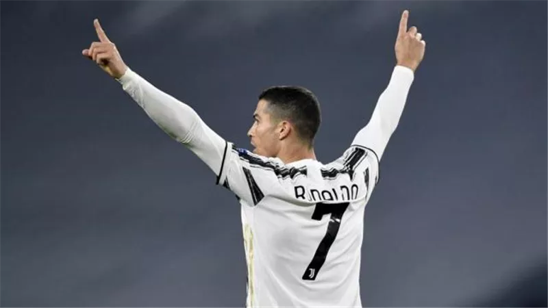 يوفنتوس يضرب برشلونة بهدفين في الشوط الأول
