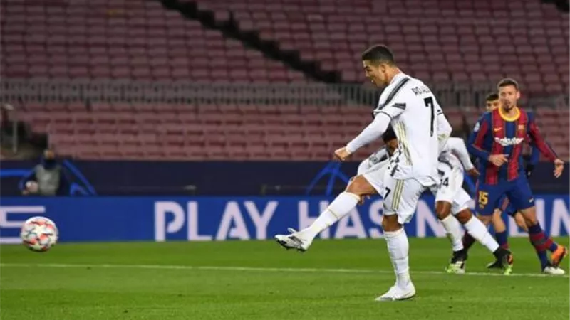 60 دقيقة.. رونالدو يسجل الثالث في شباك برشلونة