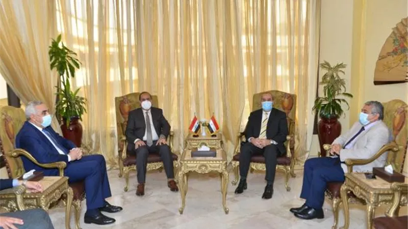 وزير الطيران يبحث مع وزير النقل العراقى تعزيز التعاون المشترك