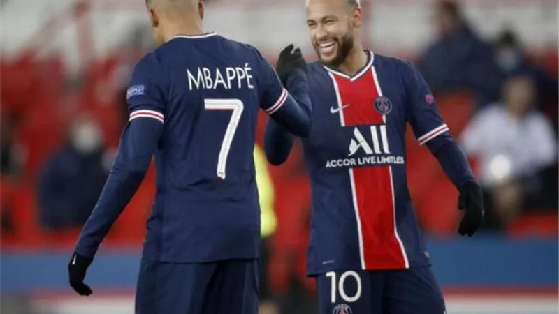 ”هاتريك نيمار” يقود باريس سان جيرمان لفوز على باشاك شهير بخماسية وتصدر مجموعته في الأبطال