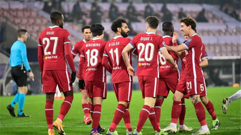 ”في ليلة سطع فيها صلاح”.. كلوب يتغنى بالملك المصري بعد تأهل ليفربول لثمن نهائي الأبطال