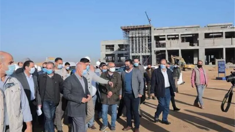 وزير النقل يتابع معدلات تنفيذ مشروعات القطار الكهربائي