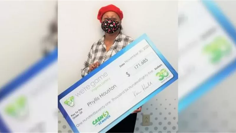 بفضل أضواء شجرة الكريسماس.. حكاية المرأة التى فازت بـ171 ألف دولار