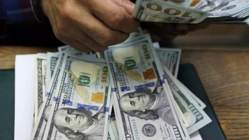 سعر الدولار اليوم الجمعة 5-4-2024 مفاجأة جديدة في السوق السوداء