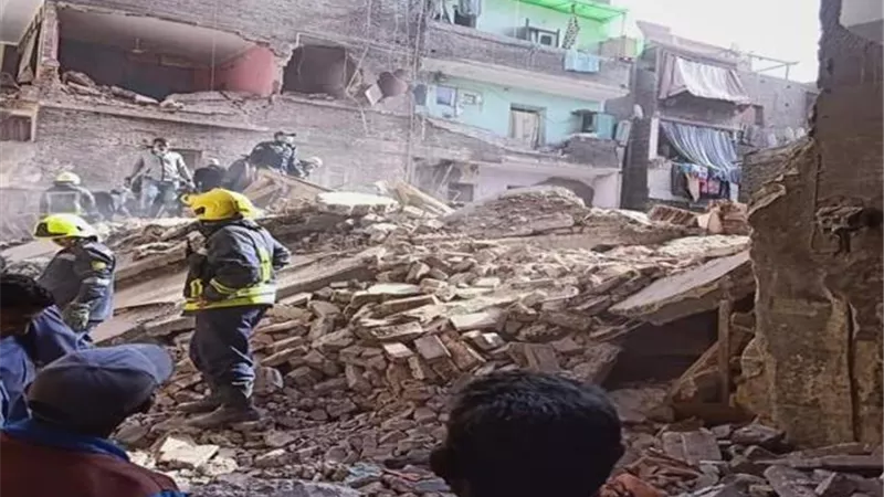 نائب محافظ القاهرة يكشف ملابسات حادث عقار حدائق القبة المنهار