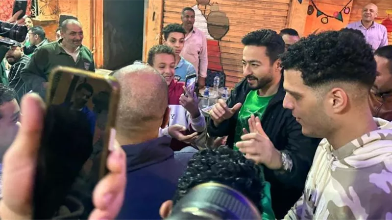 حمادة هلال يحتفل مع أهالي منطقته بالنجاح الكبير لـ المداح 4