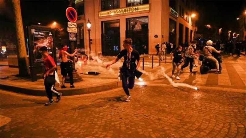 ماذا يحدث في تونس.. ثورة أم أزمة أم حراك؟
