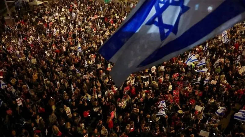 تل أبيب.. مظاهرات حاشدة لعزل نتنياهو وسقوط ضحايا في حادث دهس لمعارضيه