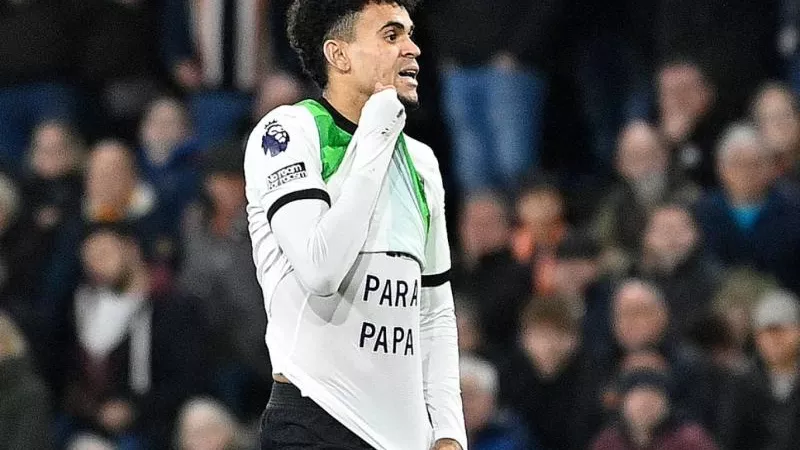 ليفربول يتقدم ضد مانشستر يونايتد بهدف دياز في الشوط الأول بالدوري الإنجليزي